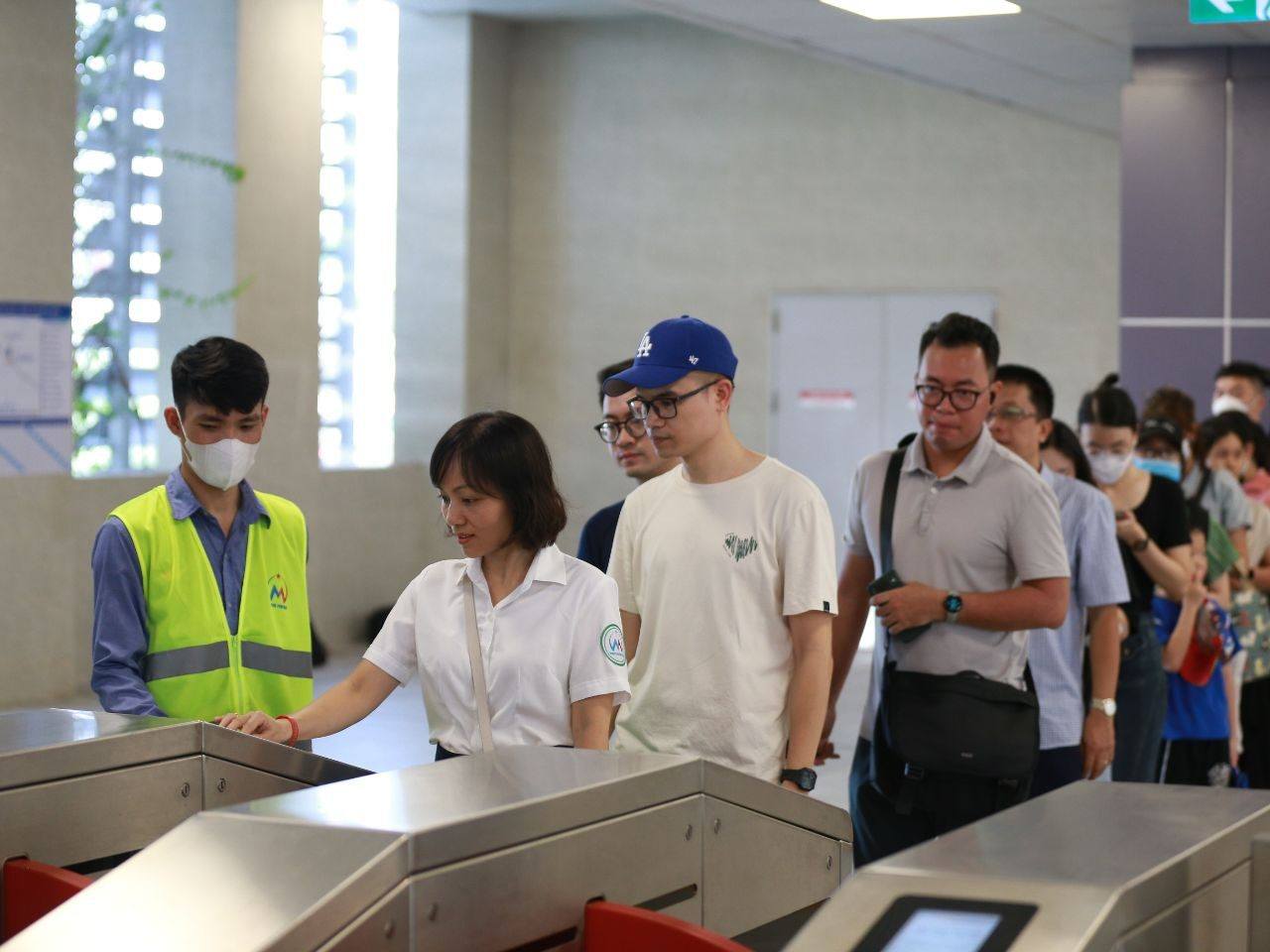 Những ngày đầu vận hành tuyến Metro Nhổn - Cầu Giấy: Khởi đầu ấn tượng với hơn 250.000 lượt khách